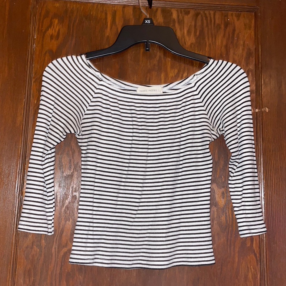 Black and white striped 3 quarter sleeve crop top